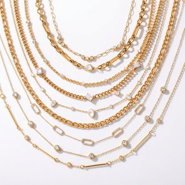 Collier chaîne fine dorée à petites pierres