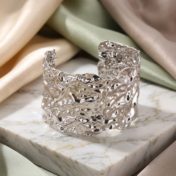 Bracelet manchette argentée texturée femme – photo 2