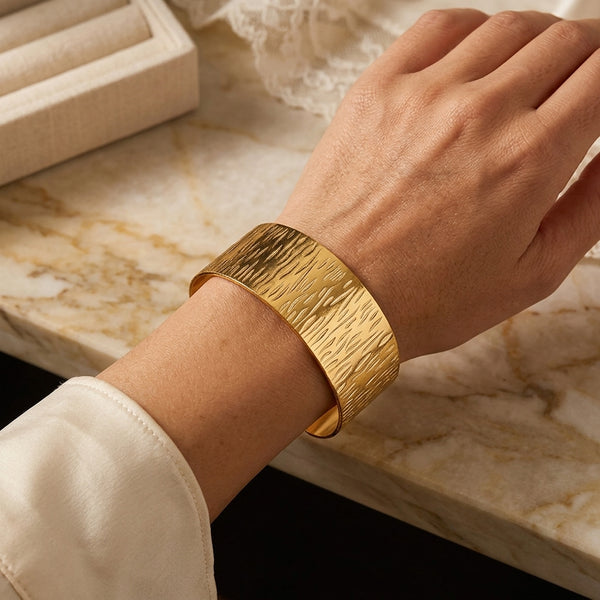 Bracelet manchette dorée striée vintage – photo 2